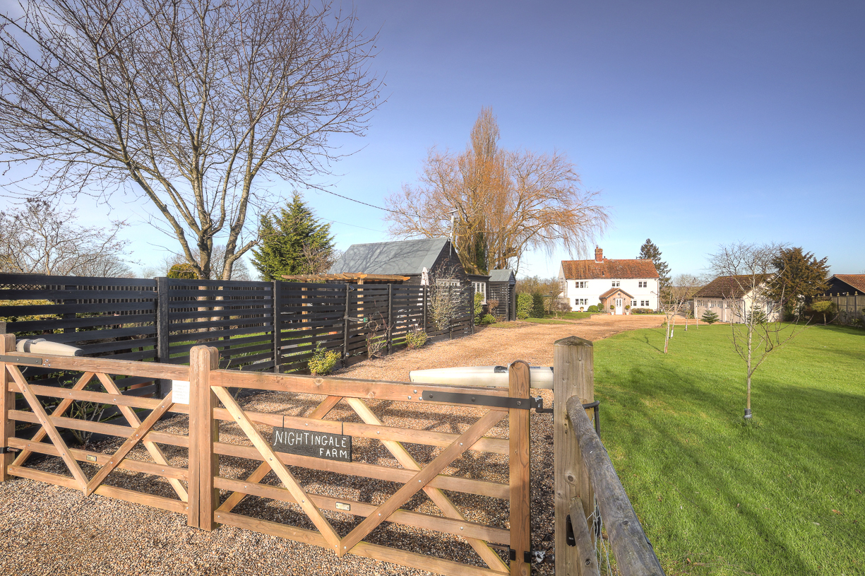 5 bedroom detached house for sale 0