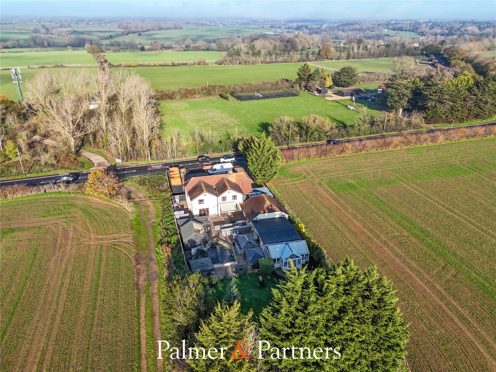 5 bedroom detached house for sale 0