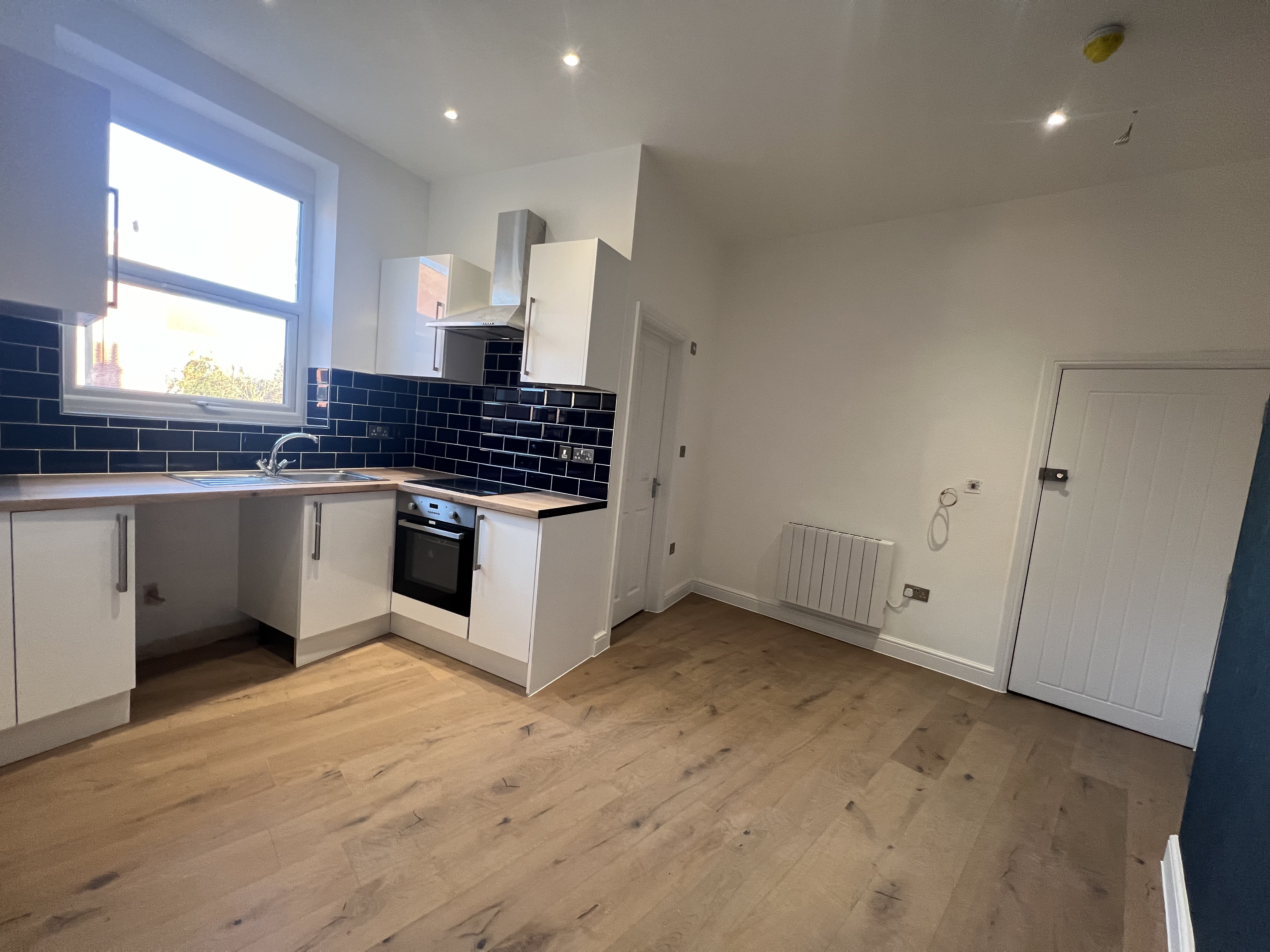 232 - Studio, West Hendon Broadway, London photo 3