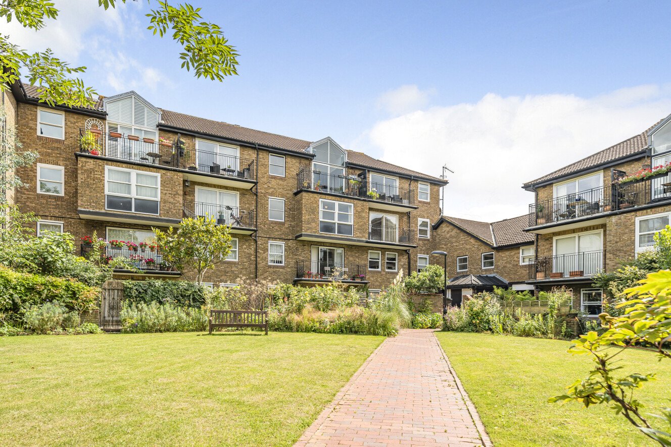 3 bedroom flat for sale 0