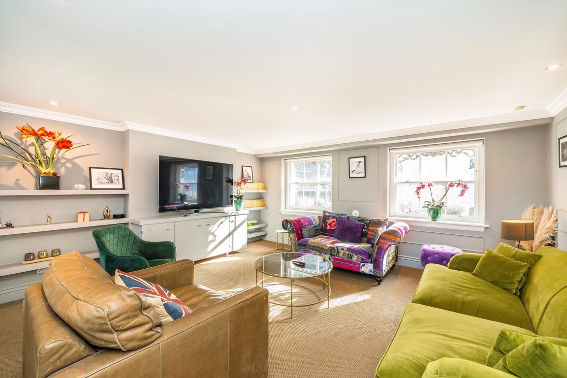 Flat K, 59, Davies Street, London photo 2