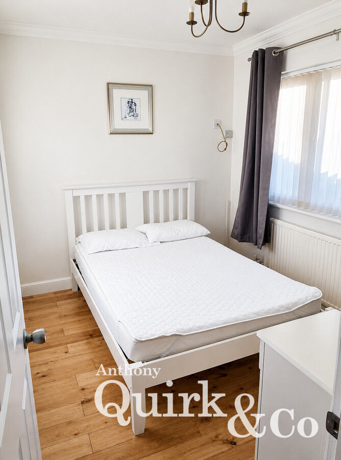 Flat Room 1, 15, Hernen Road, Canvey Island photo 4