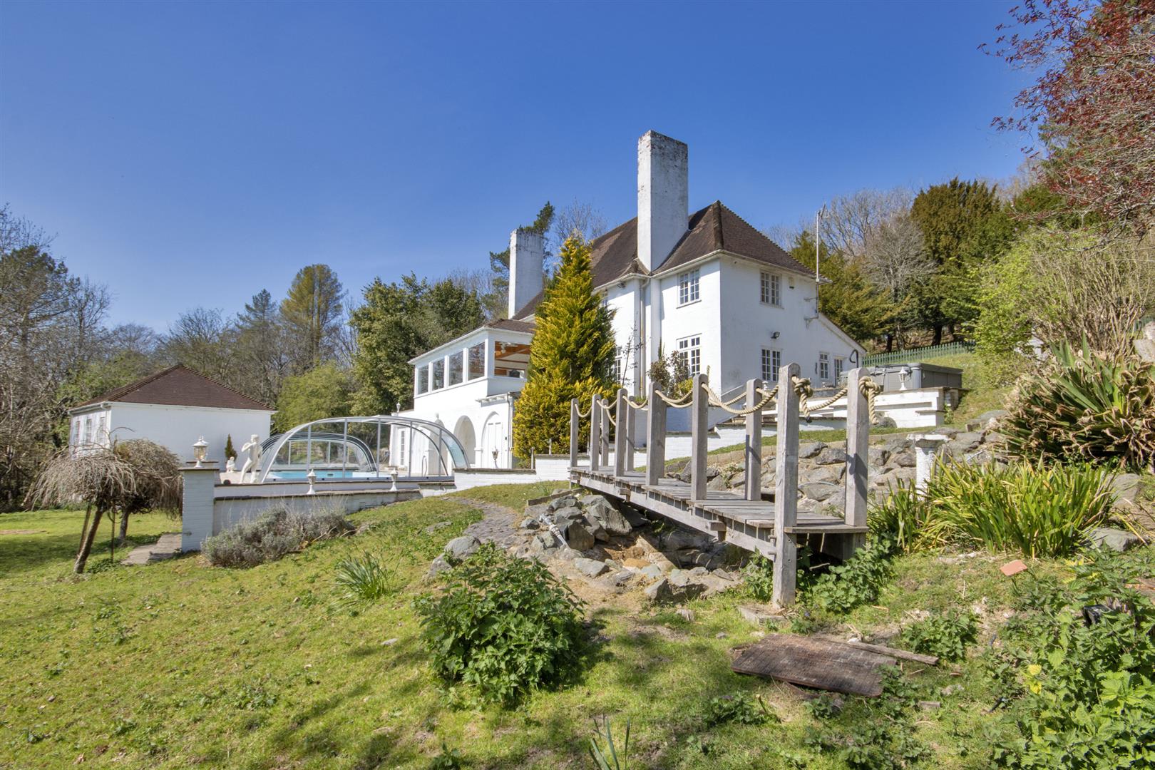 4 bedroom detached house for sale 0