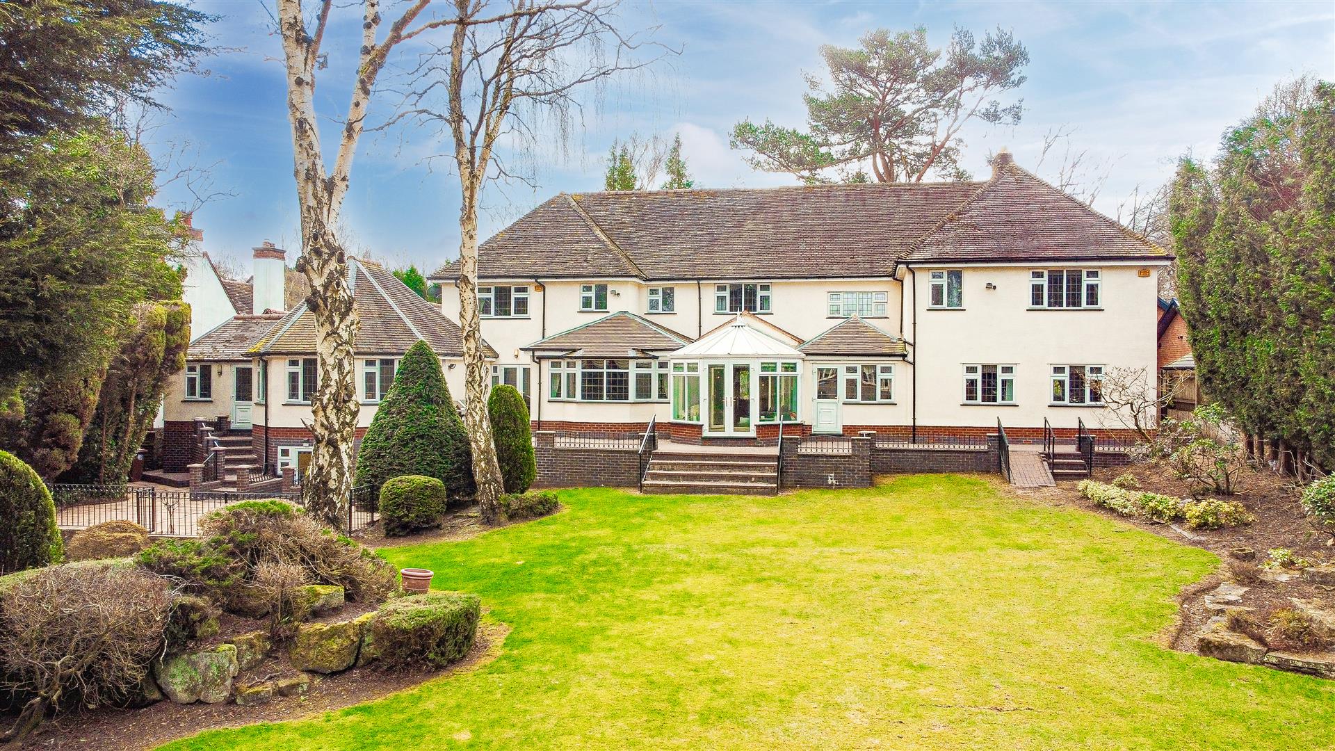 5 bedroom detached house for sale 0