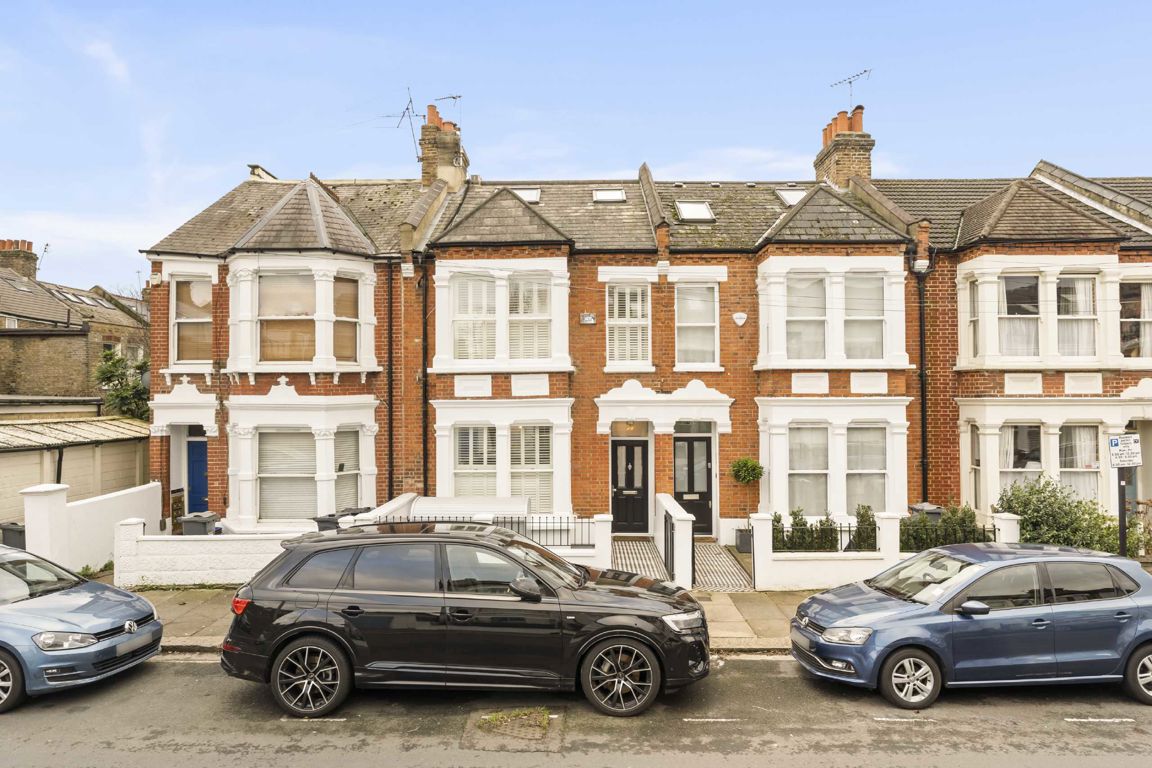 4 bedroom property for sale in London