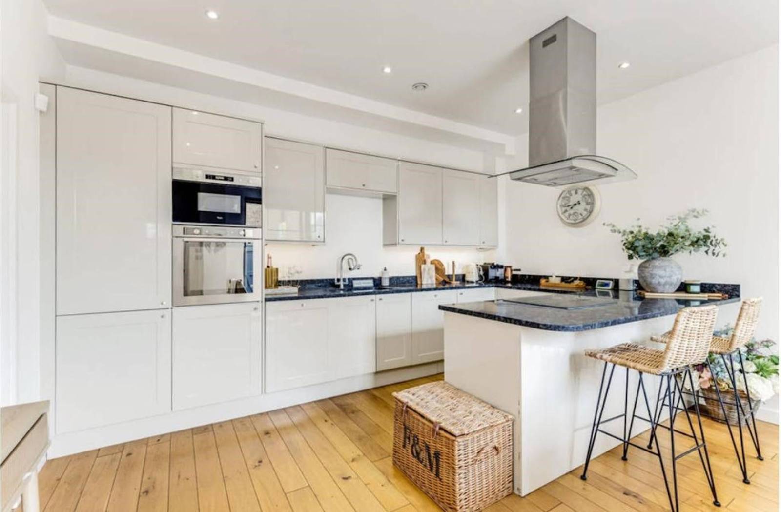 3 bedroom detached house for sale 0