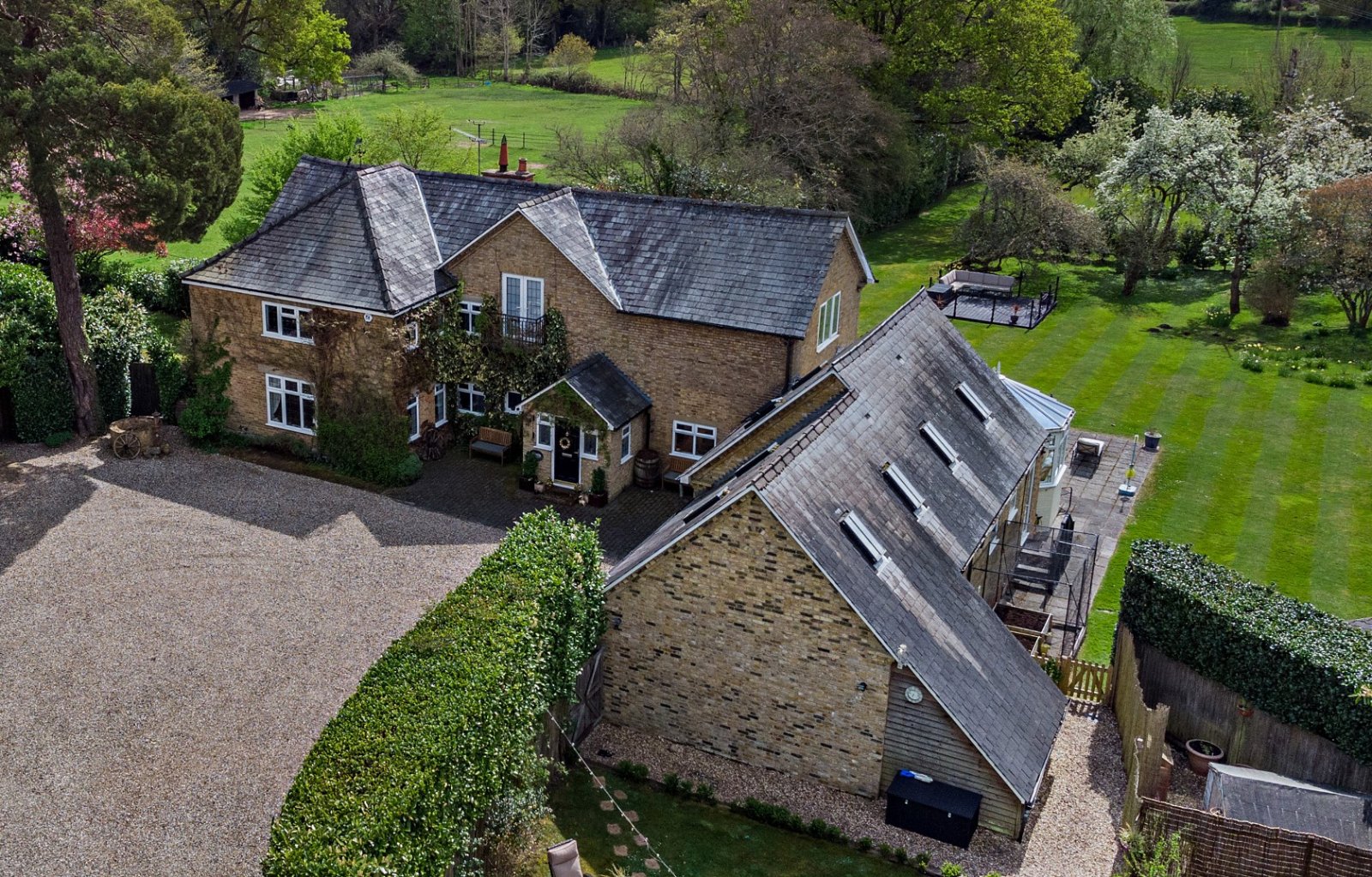 5 bedroom detached house for sale 0