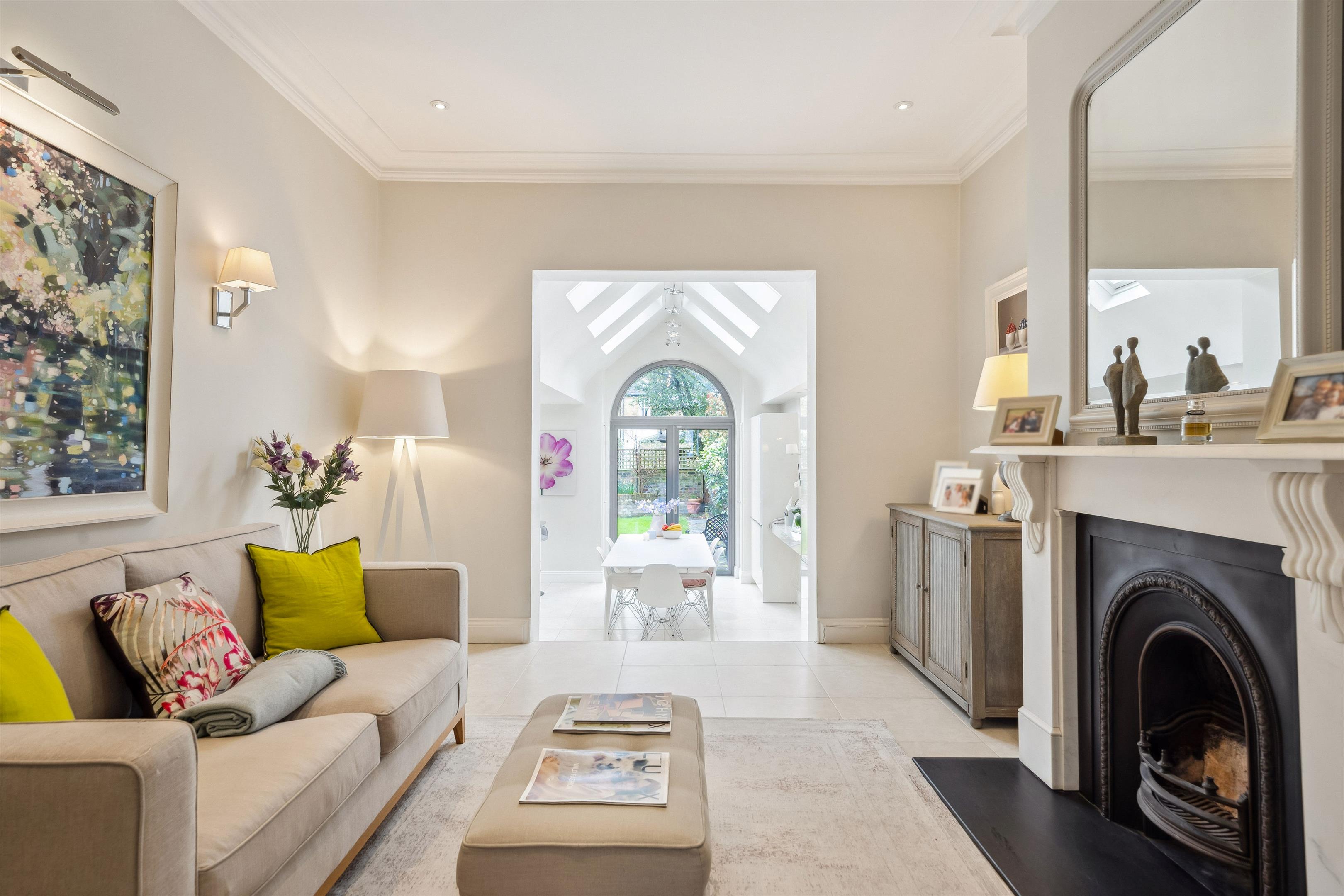 6 bedroom semi-detached house for sale 0