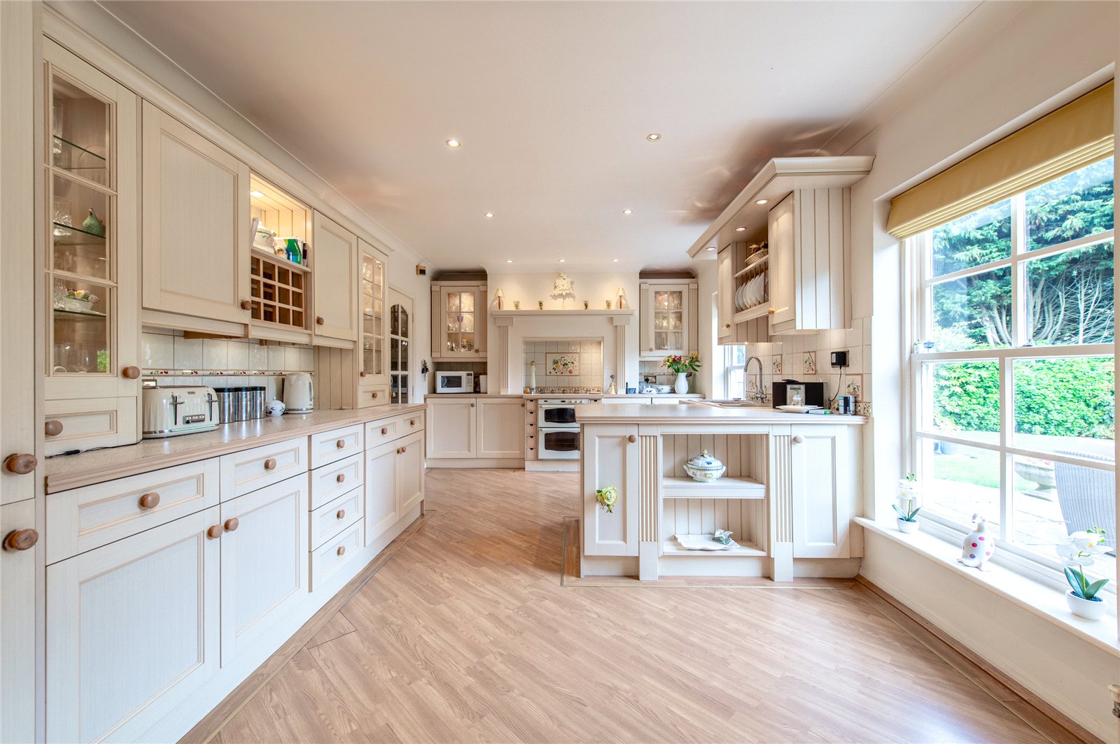 4 bedroom detached house for sale 0