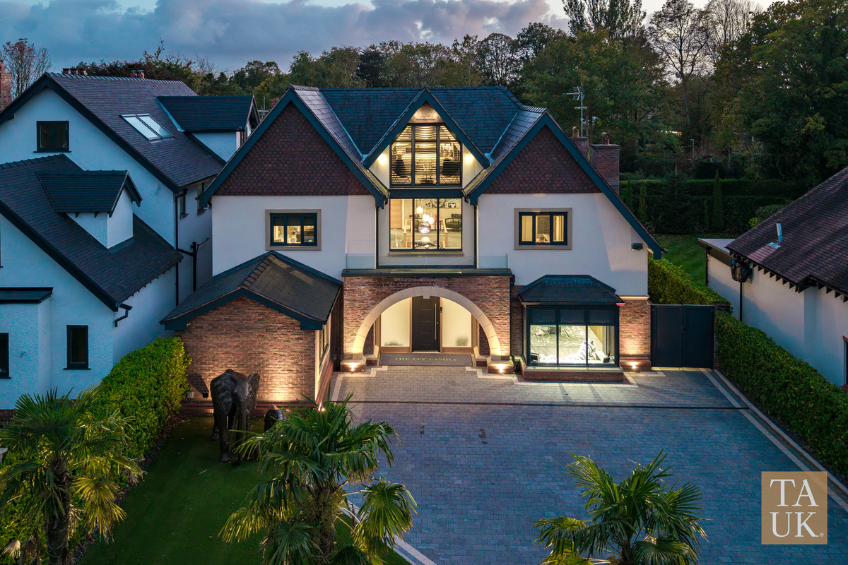 5 bedroom detached house for sale 0