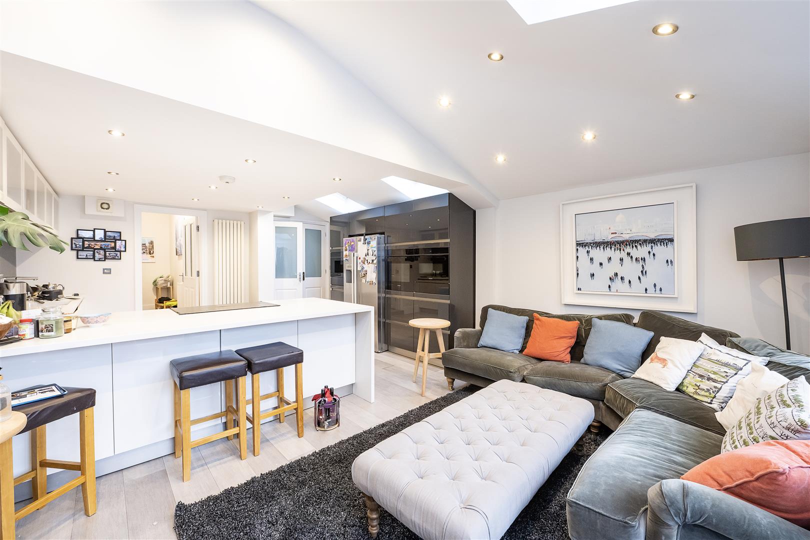 4 bedroom semi-detached house for sale 0