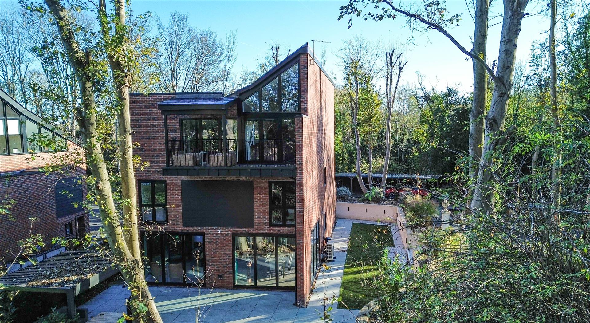 4 bedroom detached house for sale 0