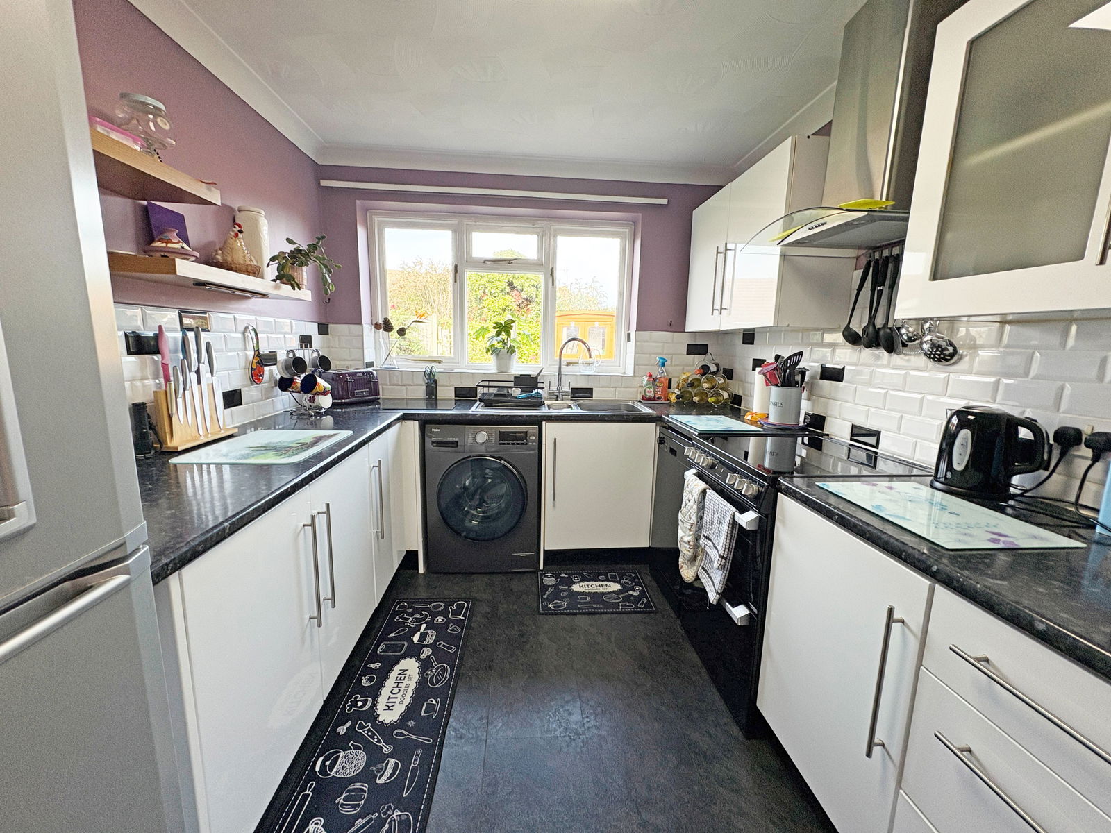 19, Thames Crescent, Skegness photo 3