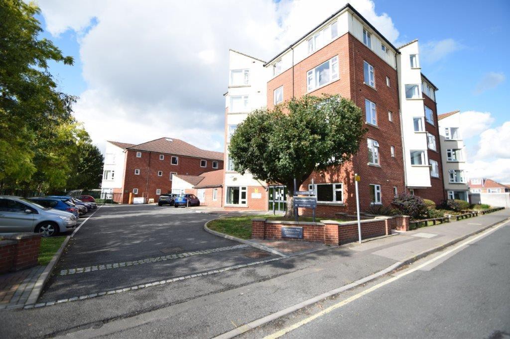 2-bed flat on 37 Northampton Place, 82, Northampton Avenue, Berkshire, £150,000