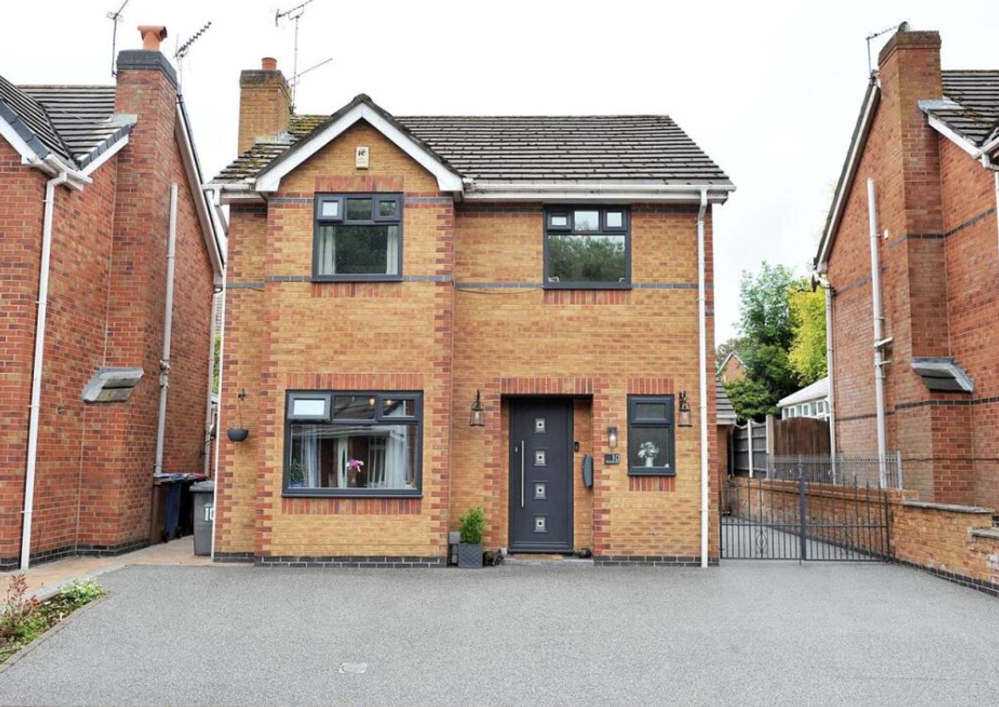 10 Old River Close, Manchester photo 2