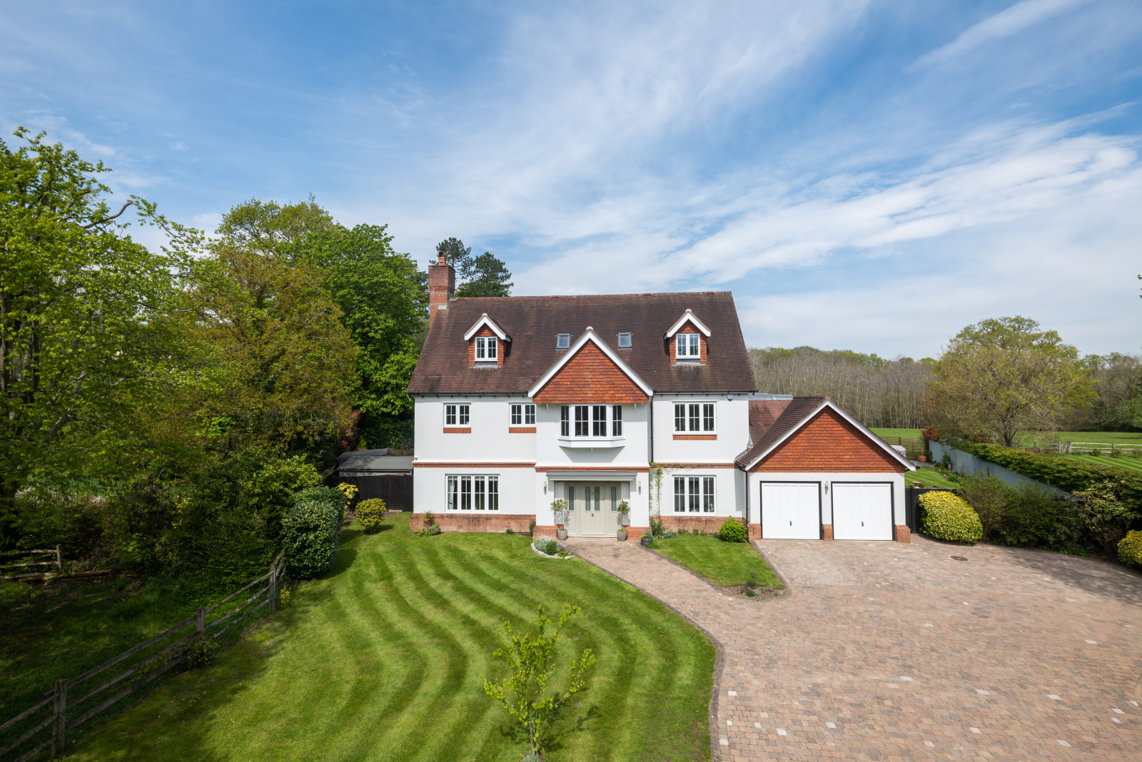 6 bedroom detached house for sale in East Grinstead