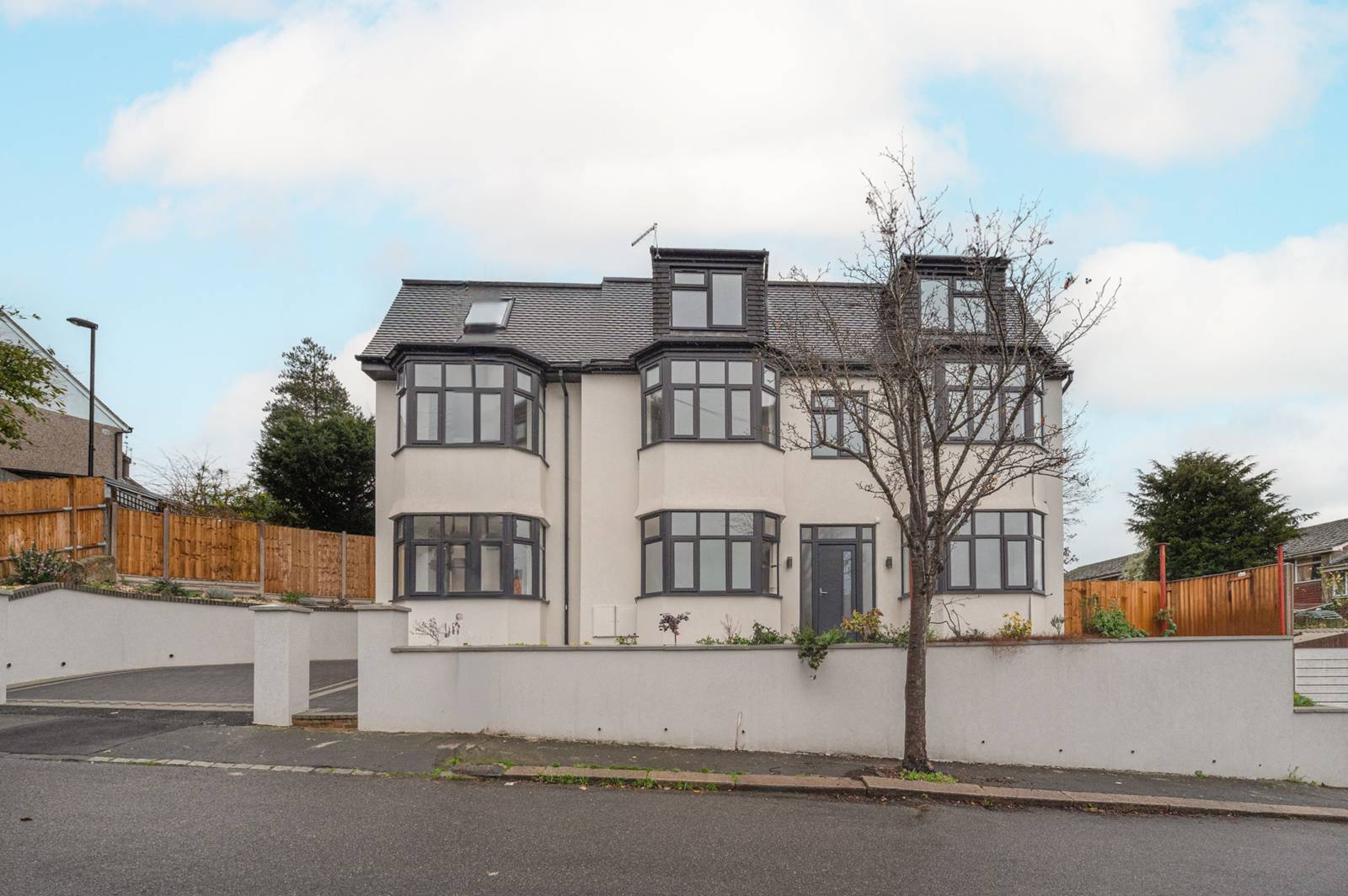 8 bedroom detached house for sale 0