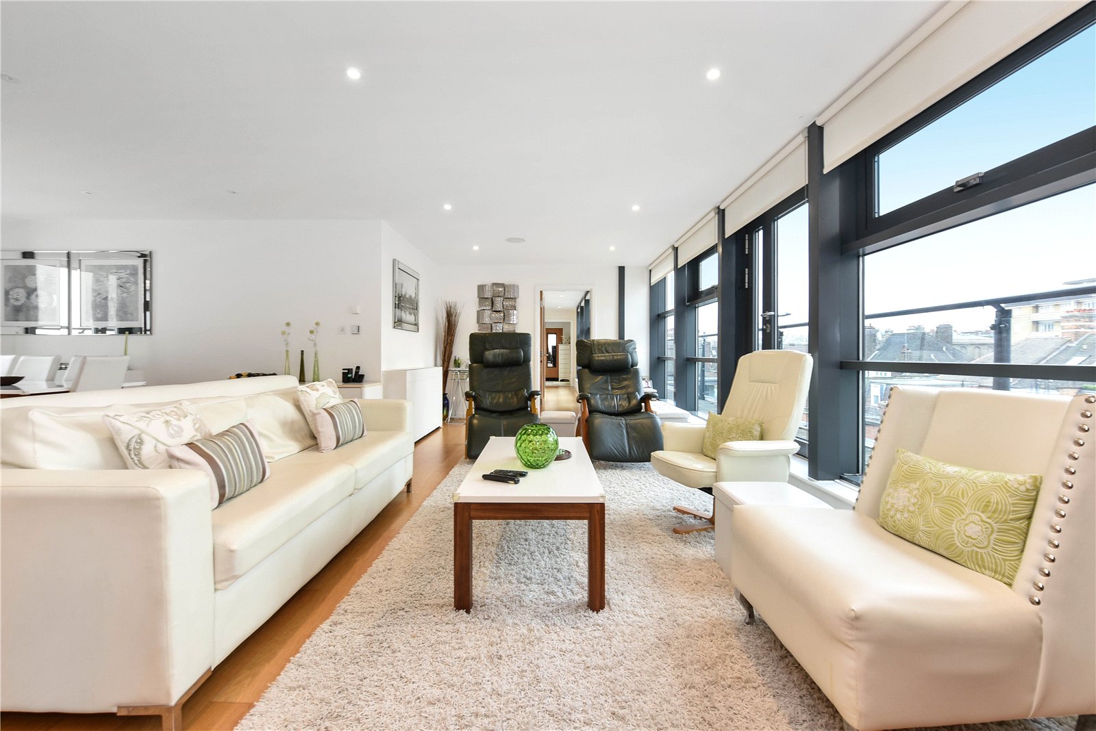 3 bedroom flat for sale 0