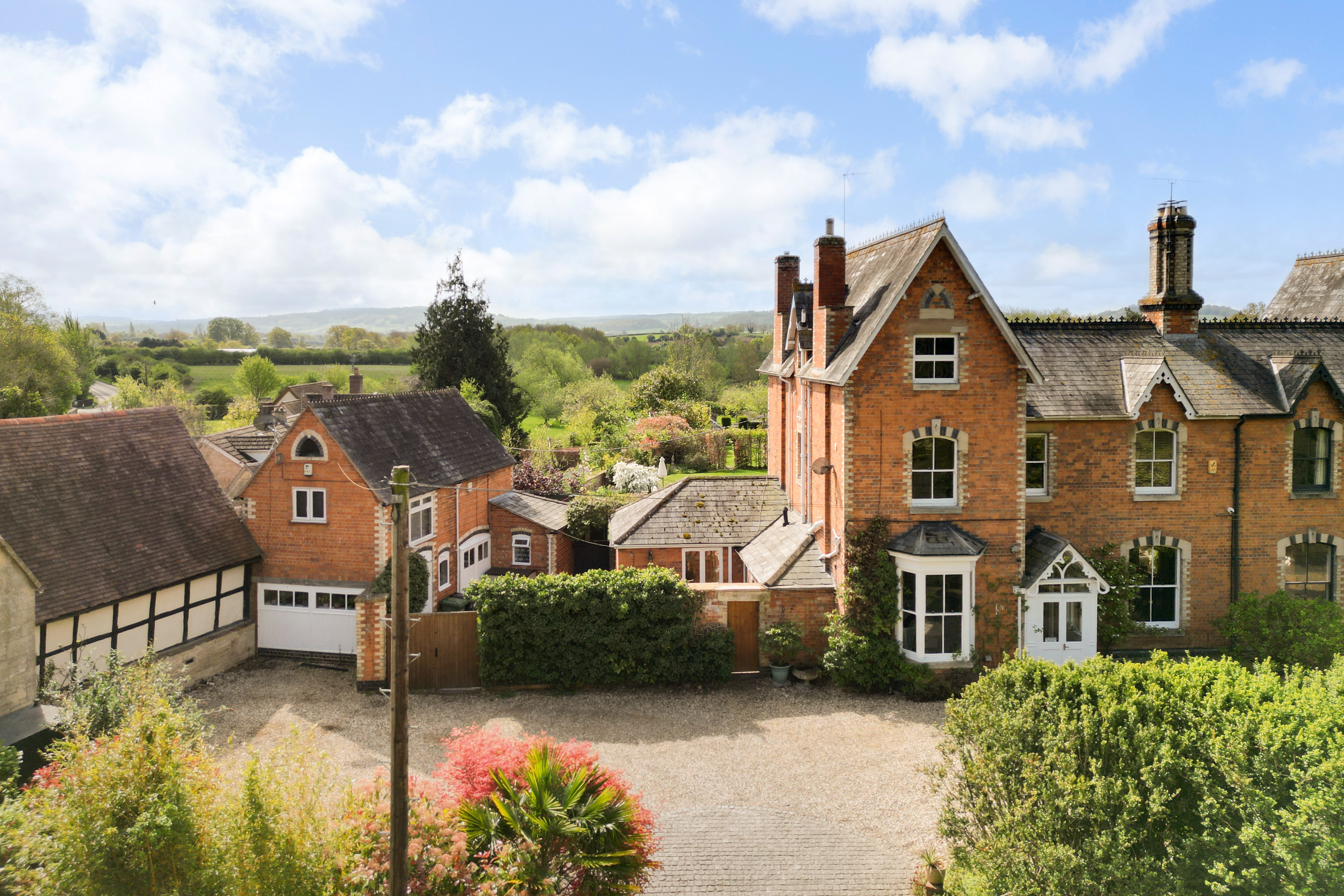 5 bedroom semi-detached house for sale 0