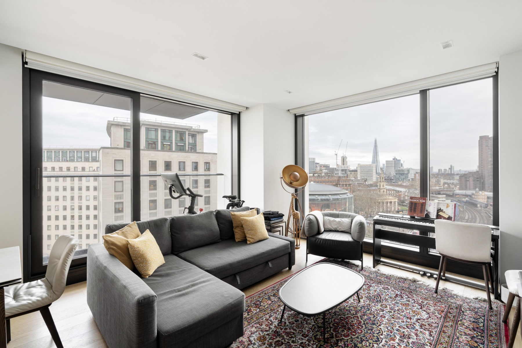 6 bedroom detached house for sale