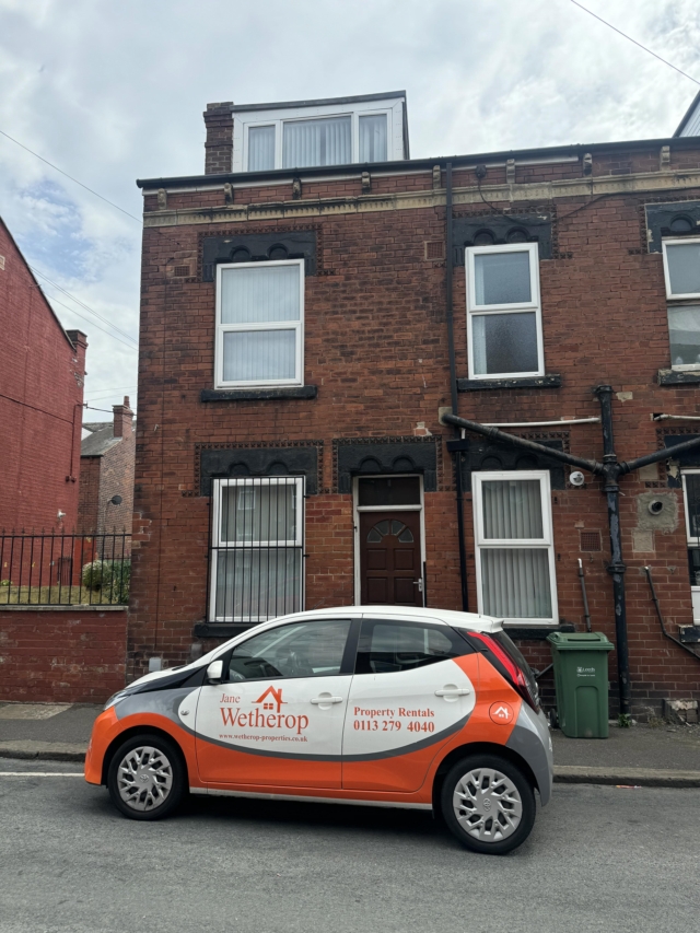 6, East Park Grove Eastend Park Leeds photo 2