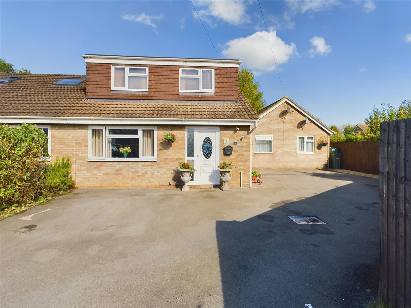 5-bed house on 14, Fleming Close, Gloucester, £600,000