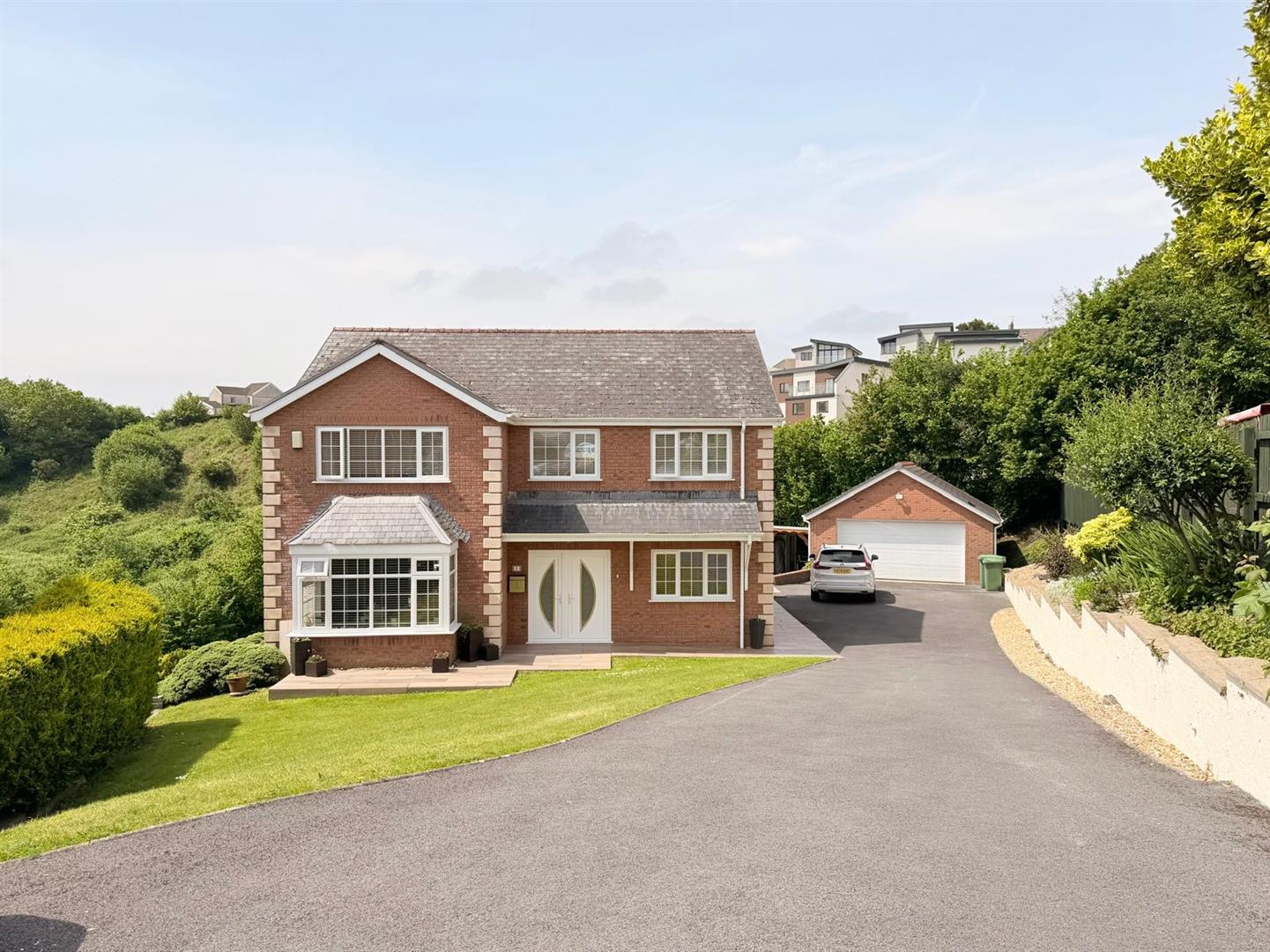 4 bed detached house for sale