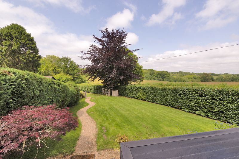 4 bedroom semi-detached house for sale 0