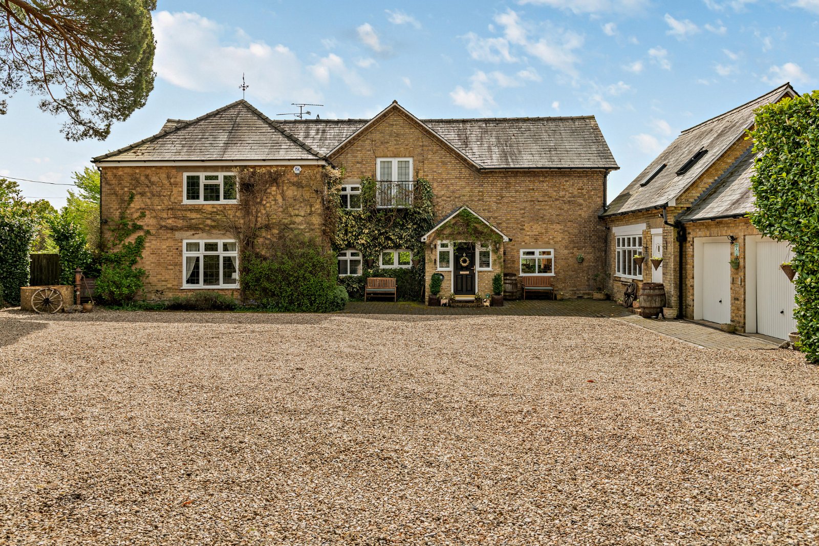 5 bedroom detached new house for sale in Potters Bar