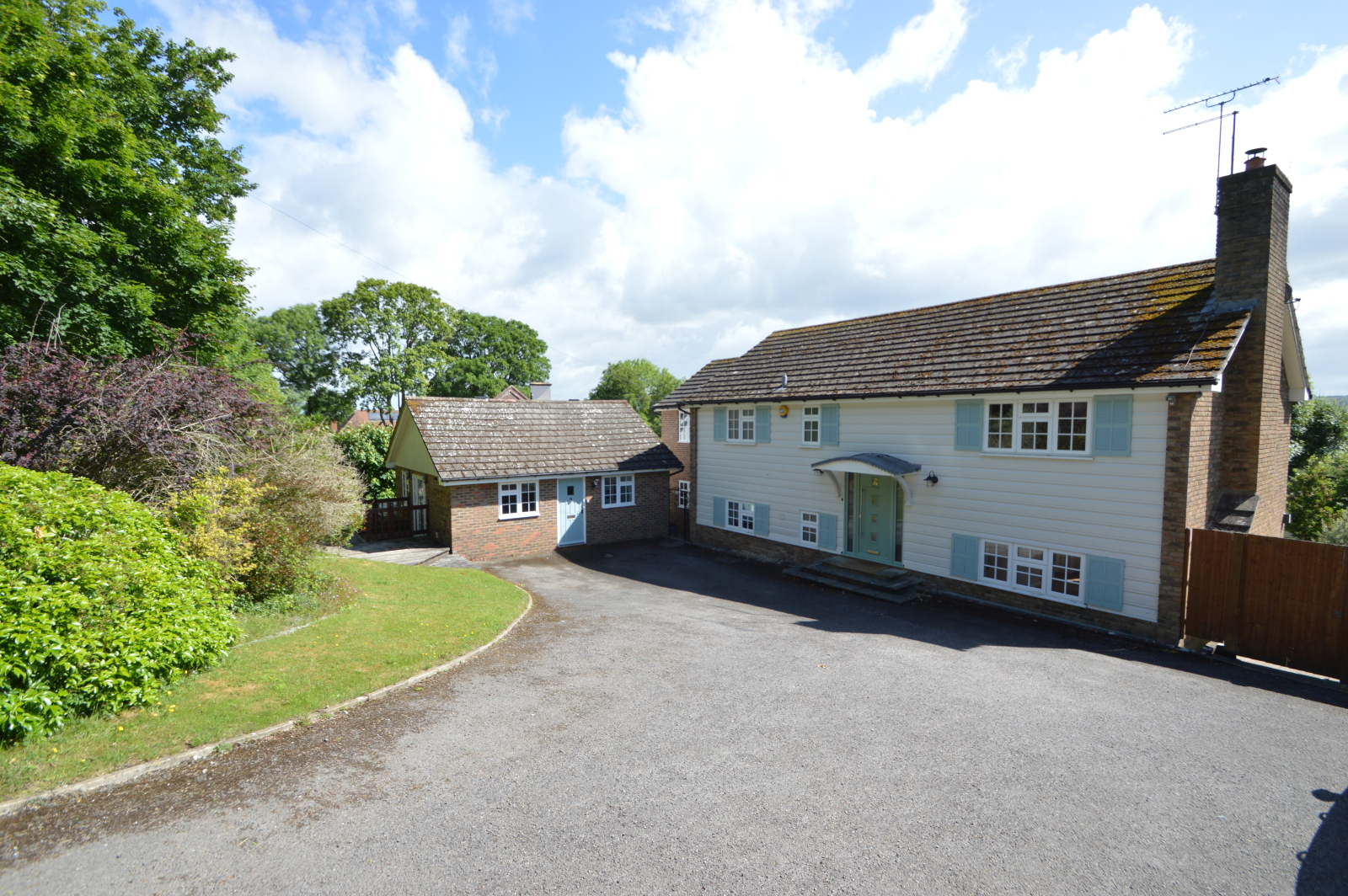 4 bedroom detached house for sale in Reading