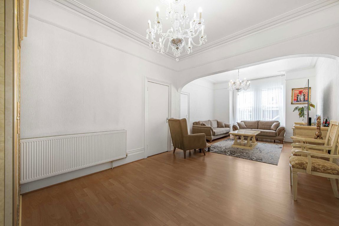 5 bedroom semi-detached house for sale 0