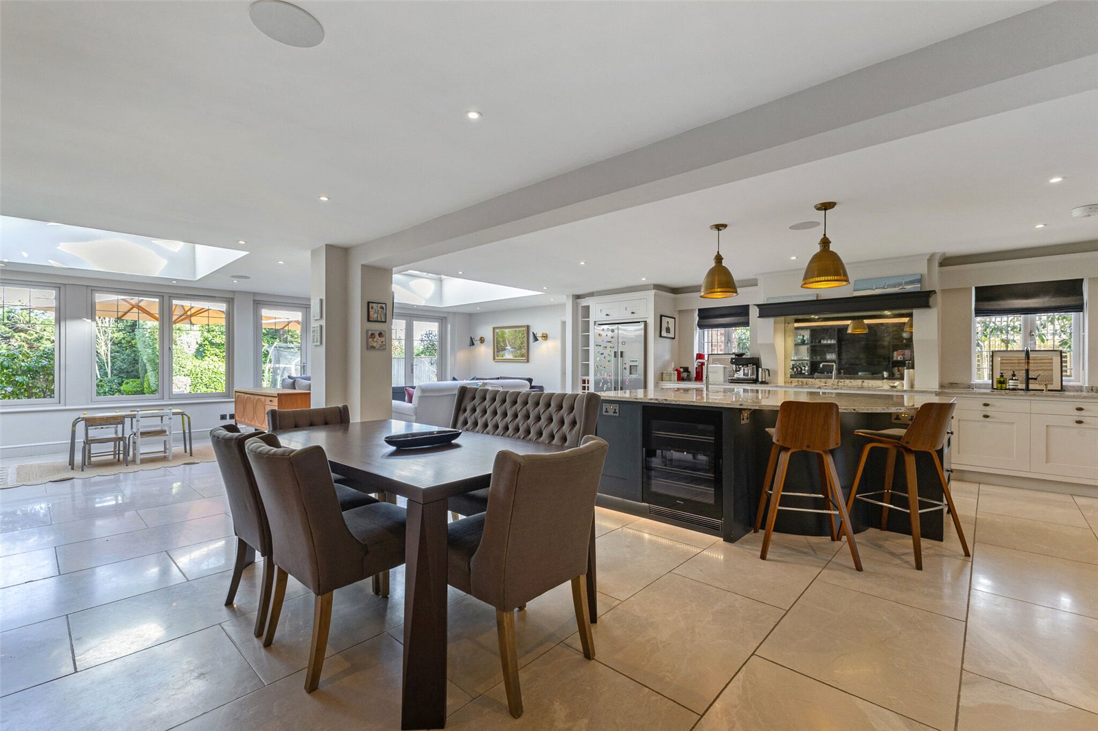 6 bedroom detached house for sale 0