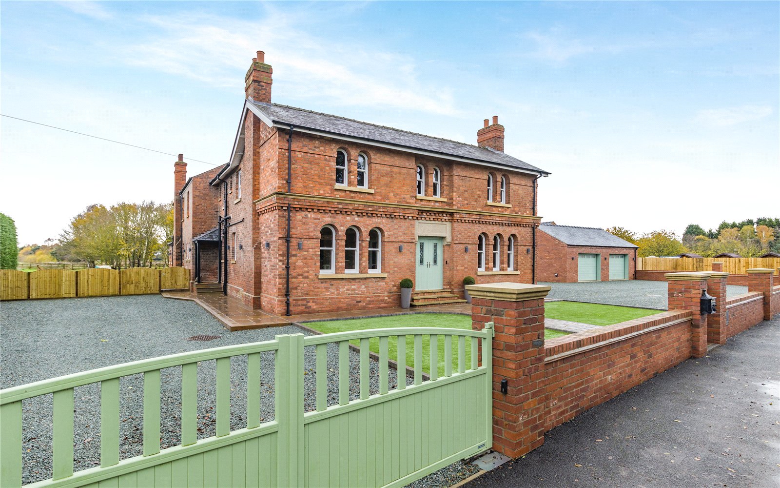 6 bedroom detached house for sale 0