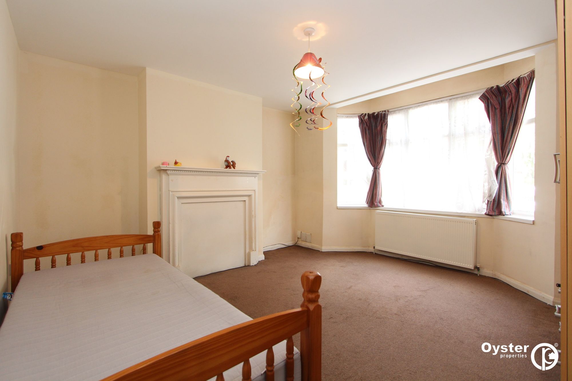 92a Buckingham Road, Edgware photo 2