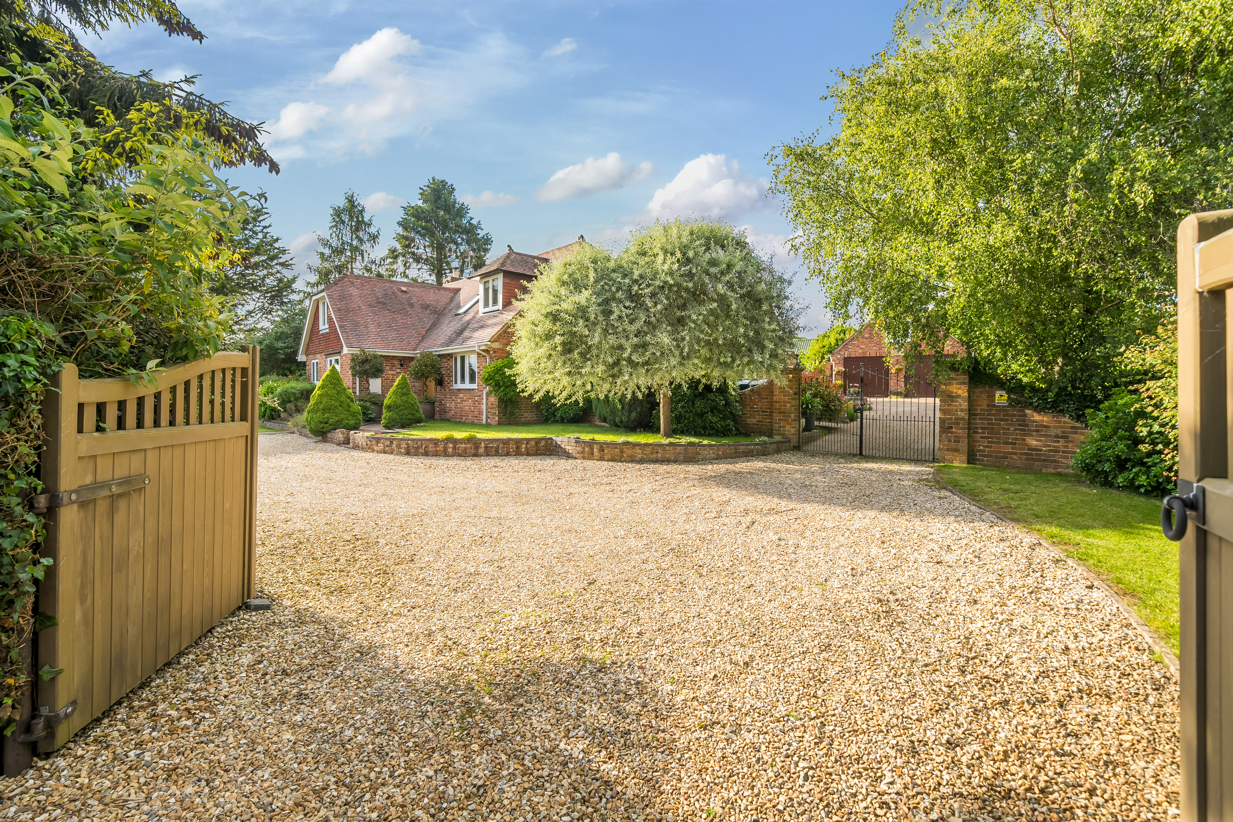 5 bedroom detached house for sale 0