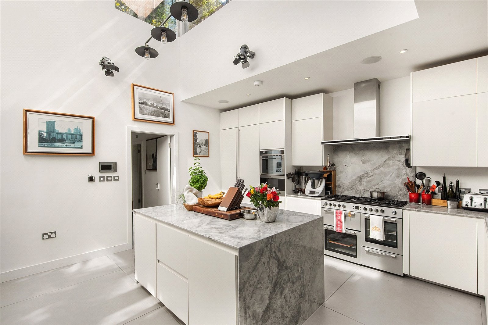 3 bedroom flat for sale in London