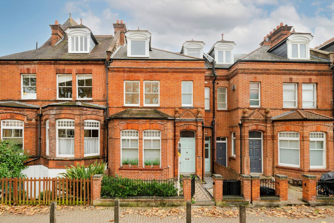 Flat 2, 3, Allfarthing Lane, London photo 2