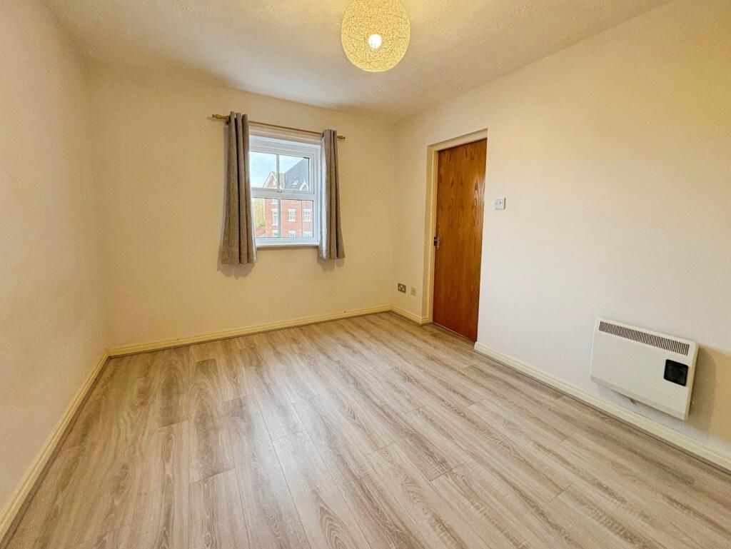 36 Lombard Avenue, Enfield photo 3