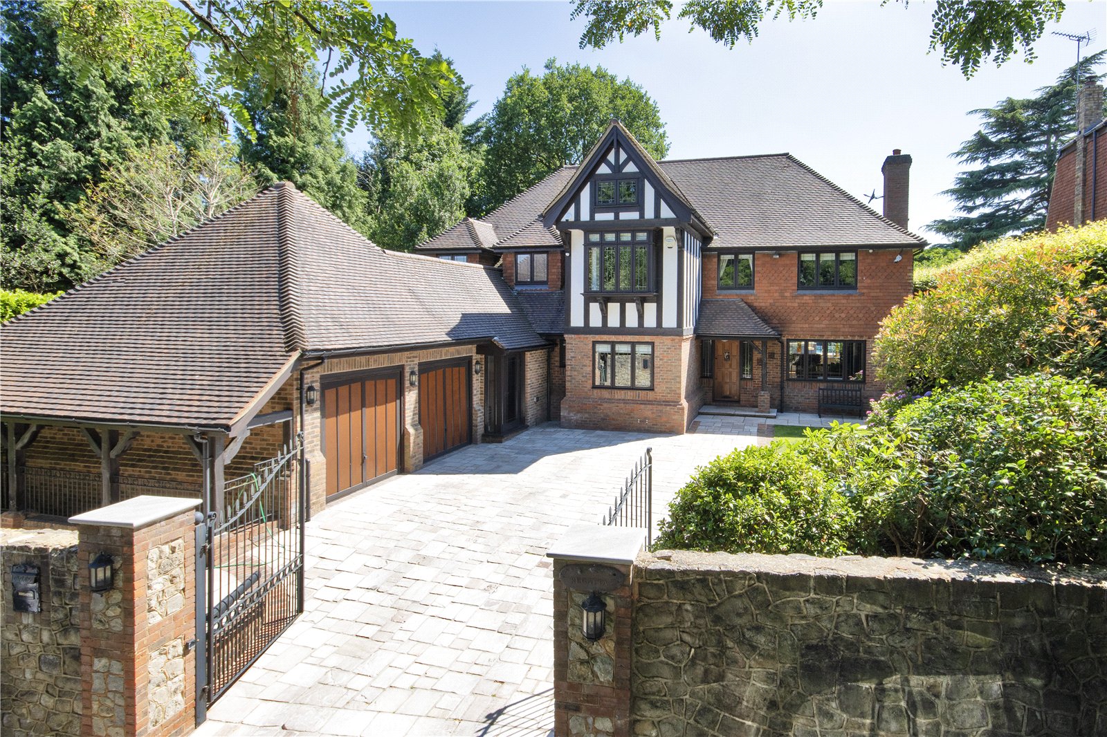 5 bedroom detached house for sale 0