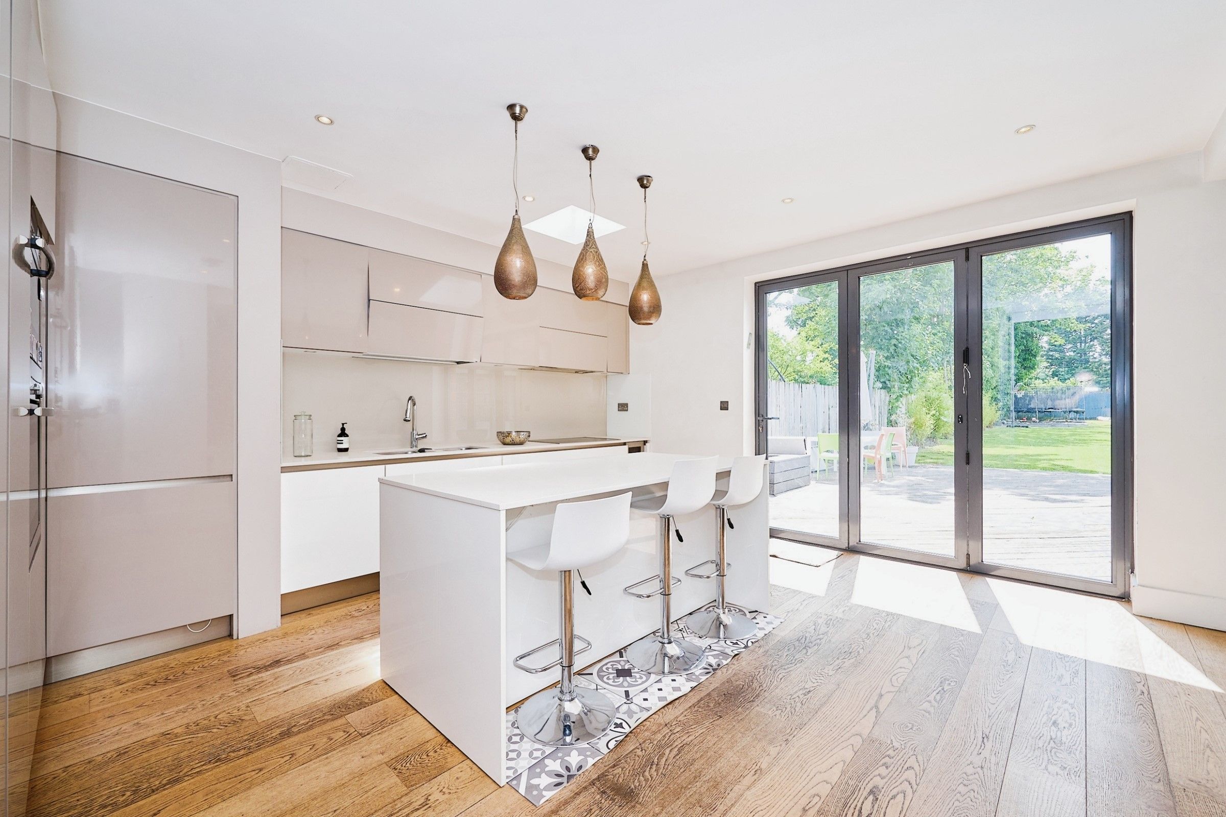 3 bedroom flat for sale 0