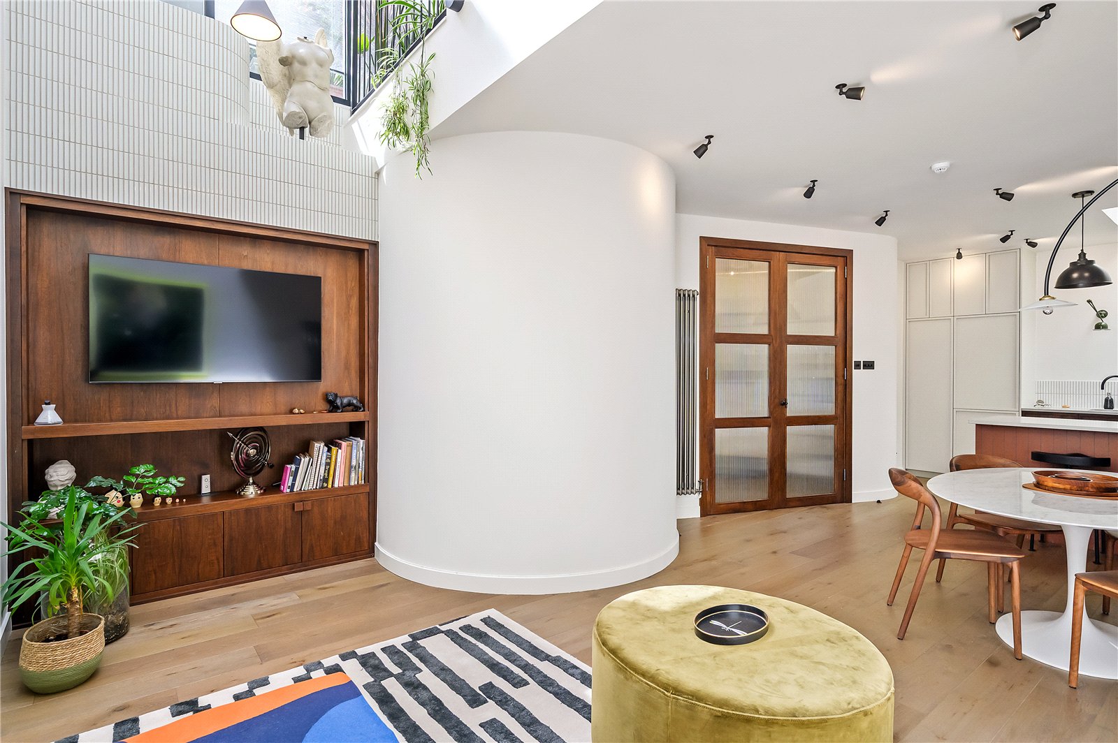 3 bedroom flat for sale 0