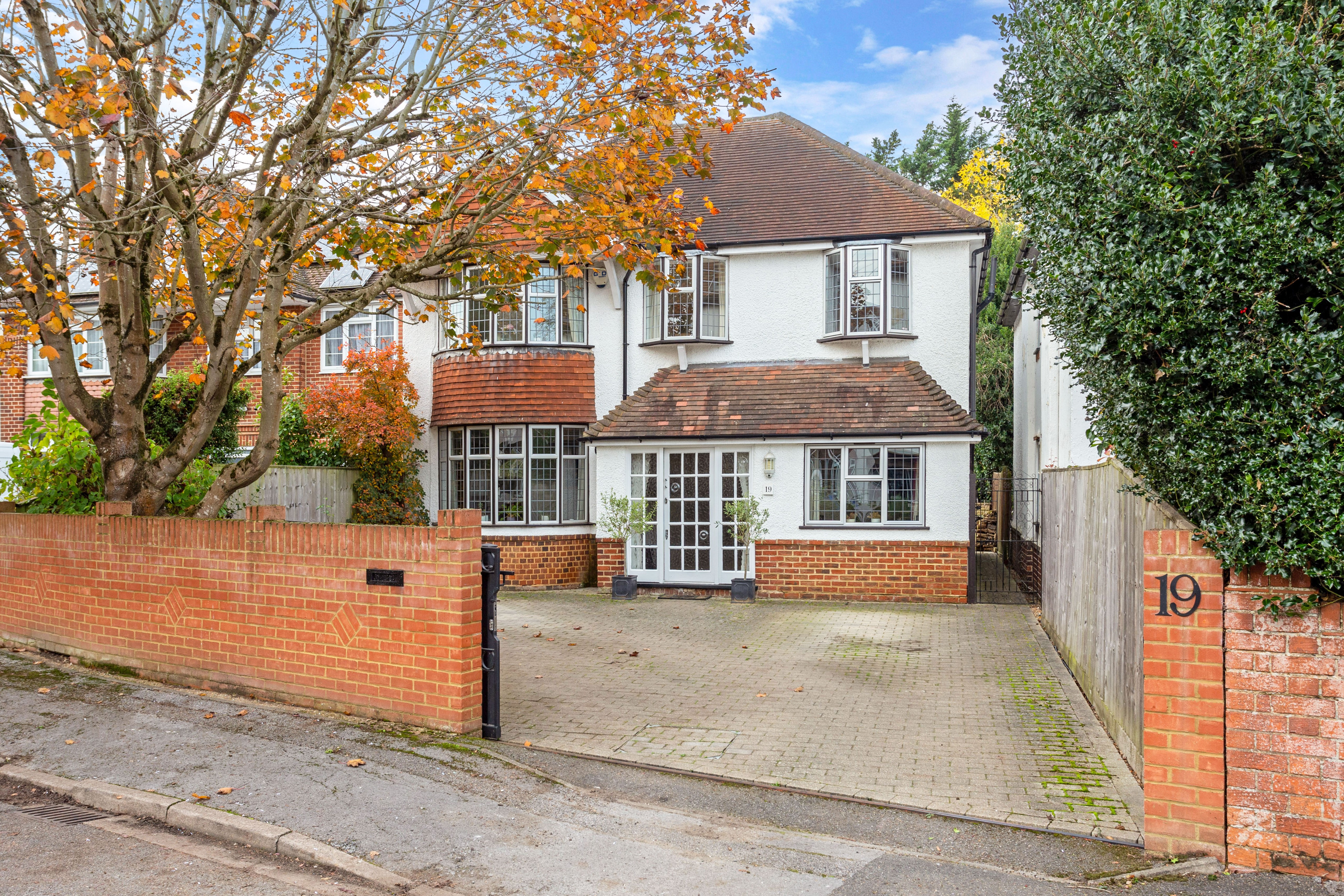 4 bedroom detached house for sale 0