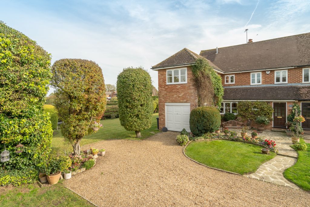 Free property report 18 Church View, White Waltham, Maidenhead, SL6 3JQ Chimnie