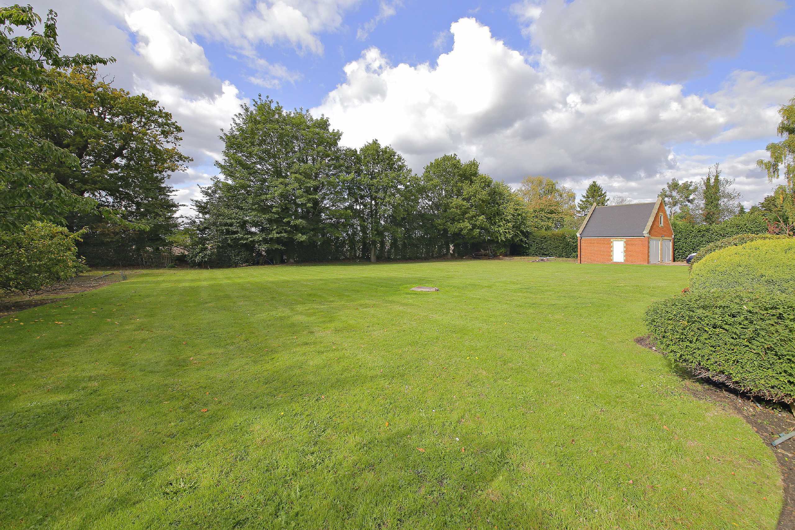 5 bedroom detached house for sale 0