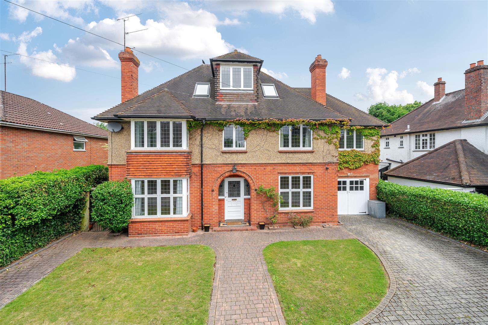 6 bedroom detached house for sale 0