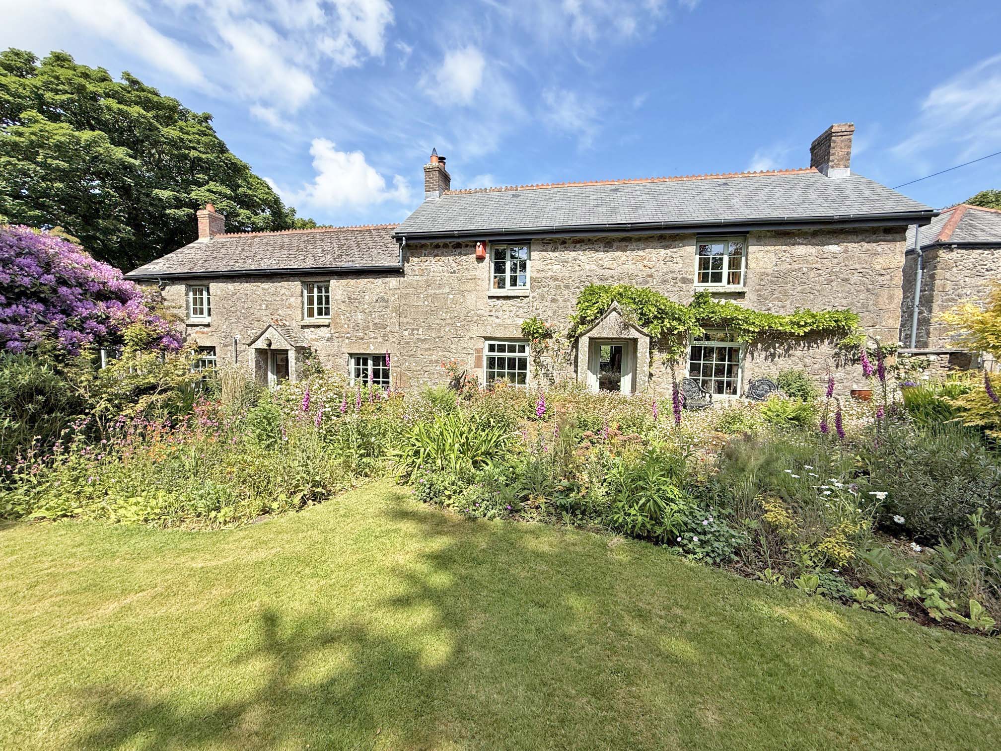 8 bedroom detached house for sale 0