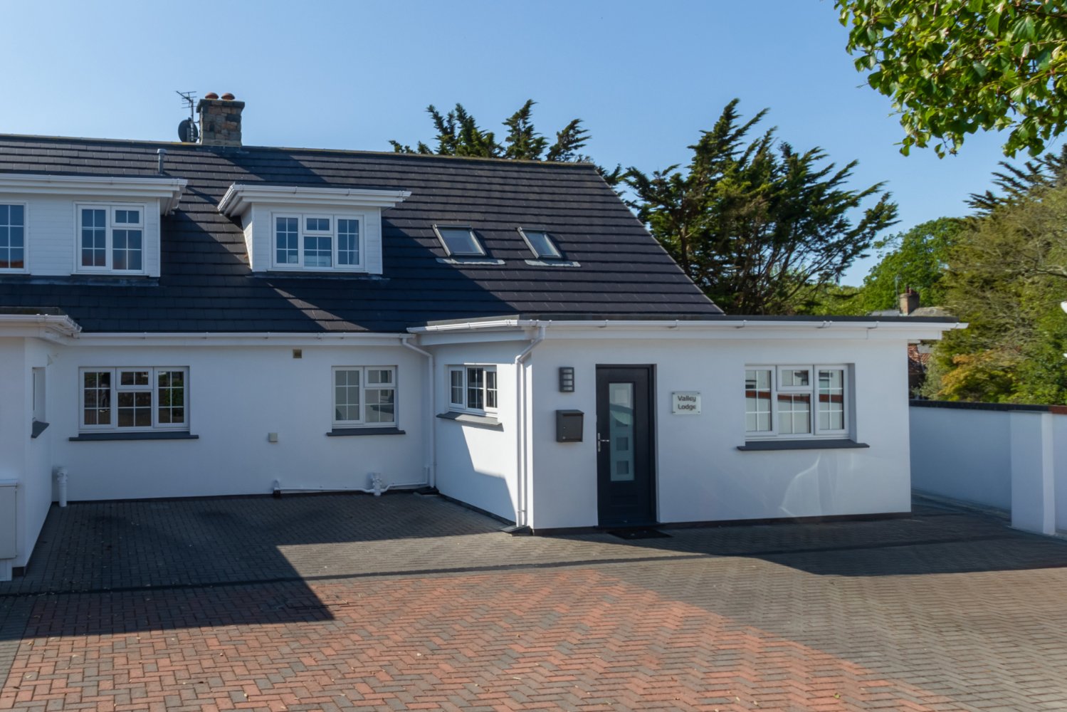 6 bedroom detached house for sale