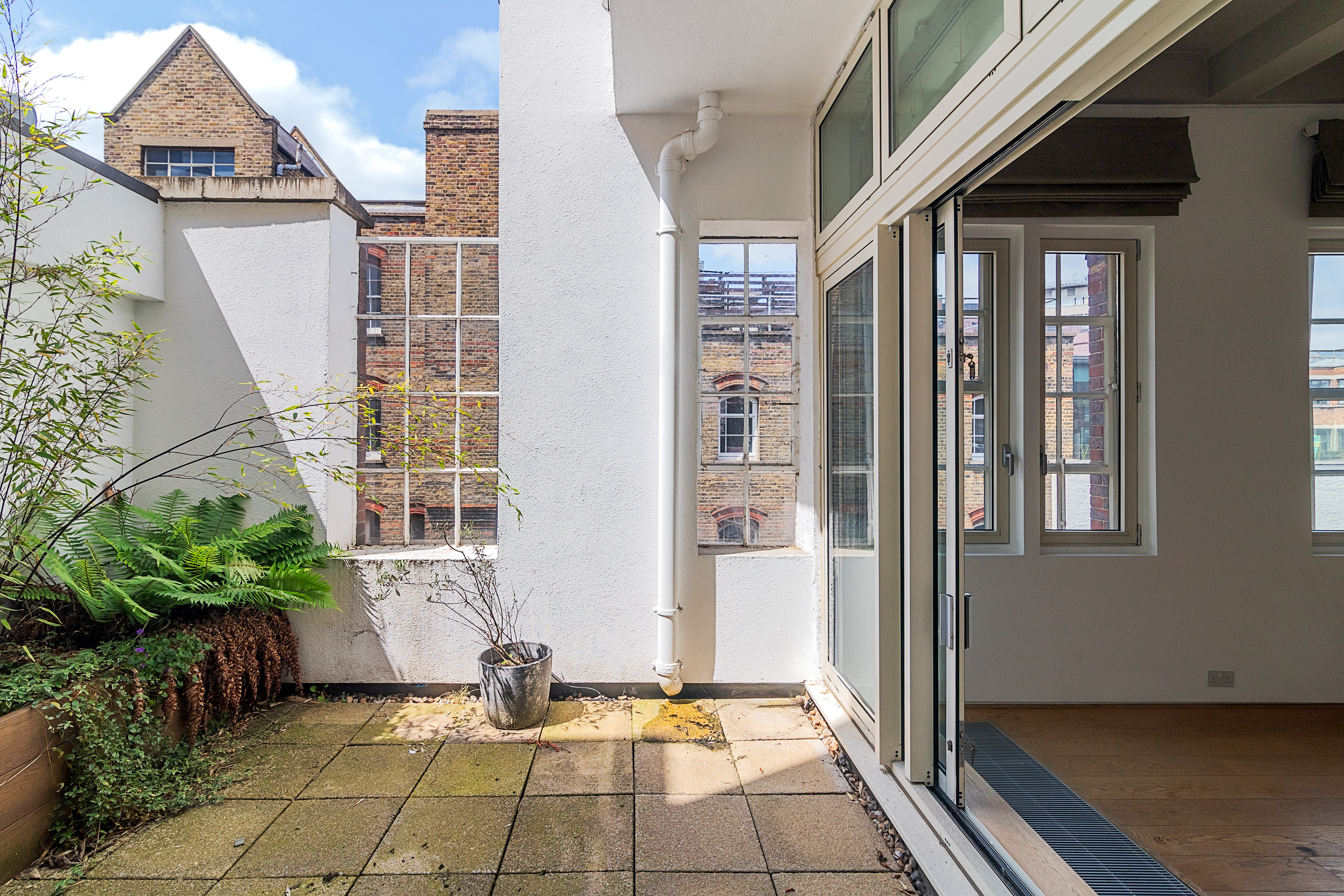 2 bedroom flat for sale 0