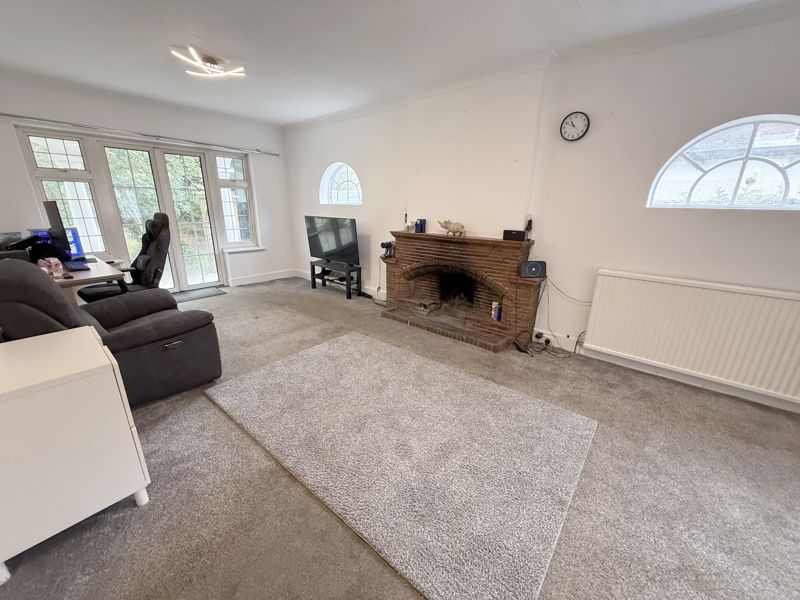 6 bedroom detached house for sale 0