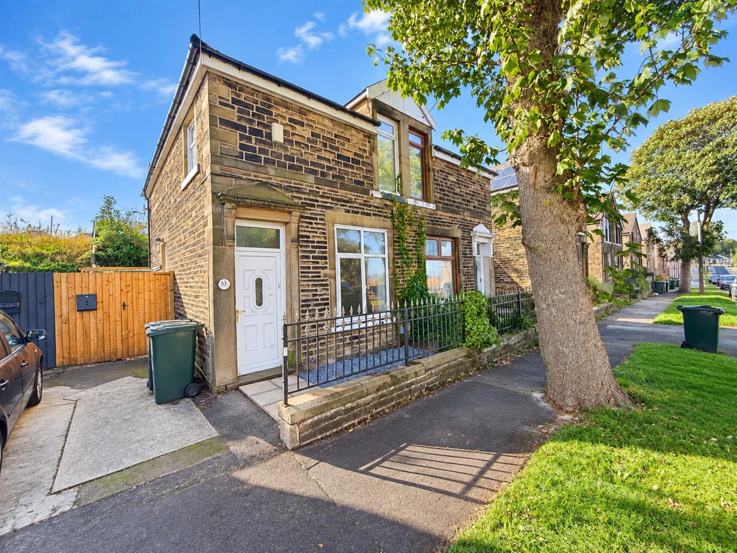 2 bed semi-detached house for sale